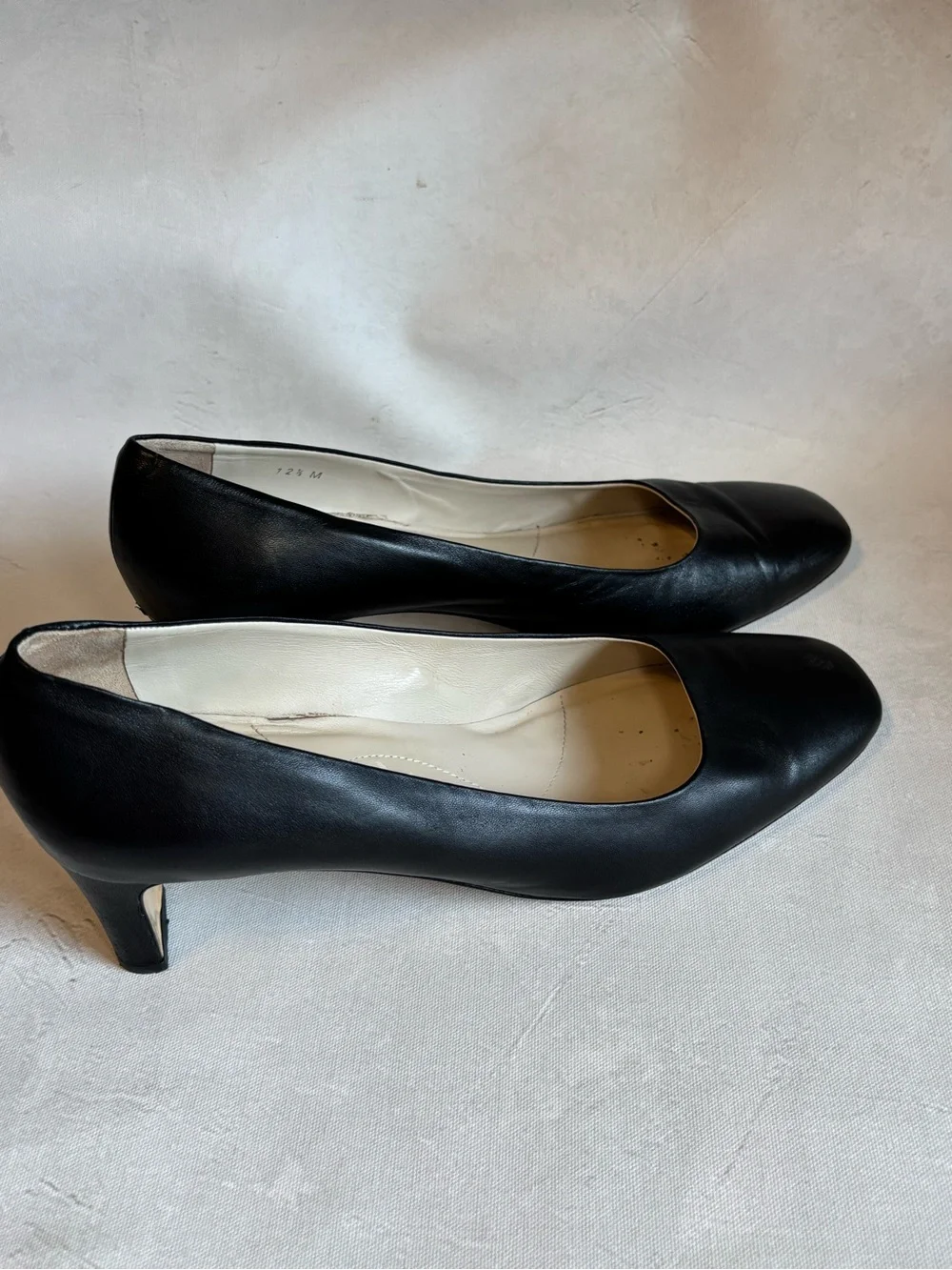 Amalfi Classic Black Italian Leather Women's Pumps, size 12.5, square toe